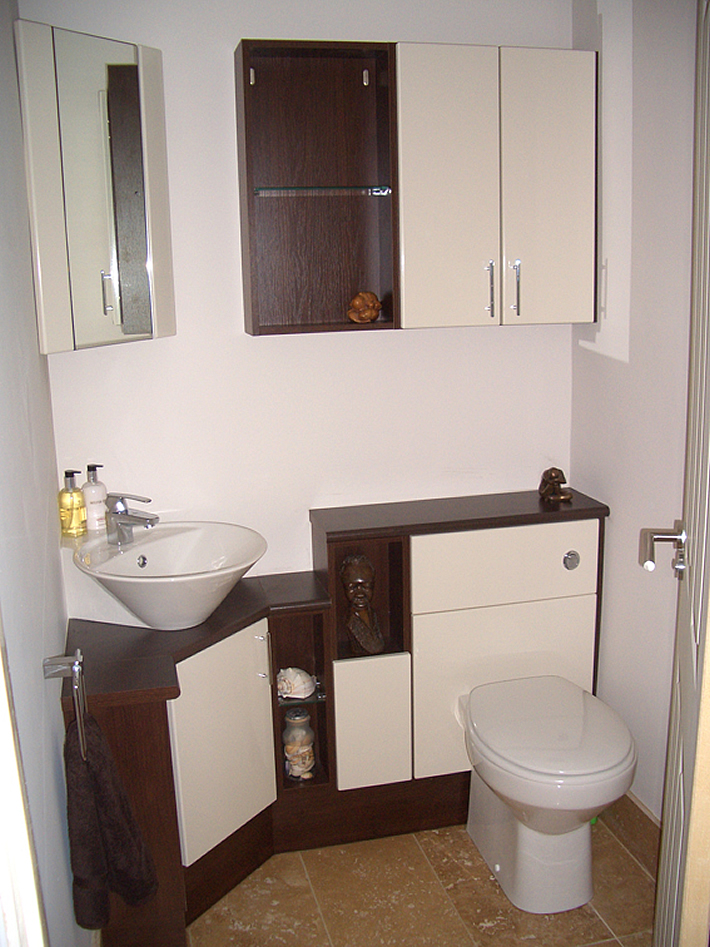 Cloakroom, Amersham
